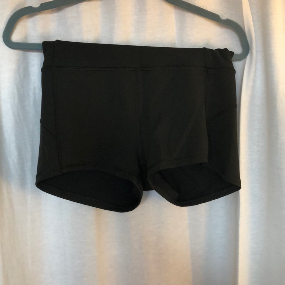 Lululemon Tight green shorts